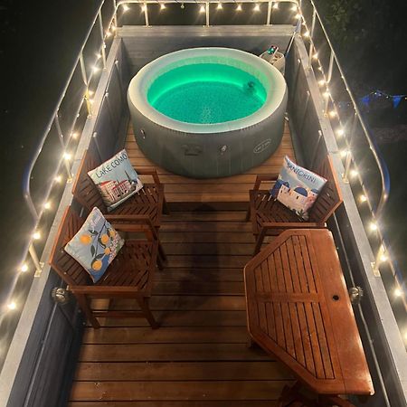 فندق Delightful 2 Bed Double Decker Bus With Hot Tub يوكفيلد المظهر الخارجي الصورة