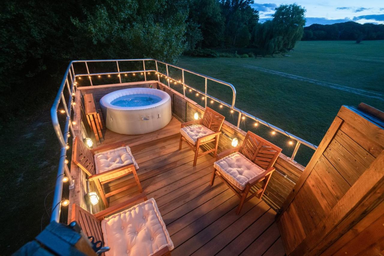 فندق Delightful 2 Bed Double Decker Bus With Hot Tub يوكفيلد المظهر الخارجي الصورة