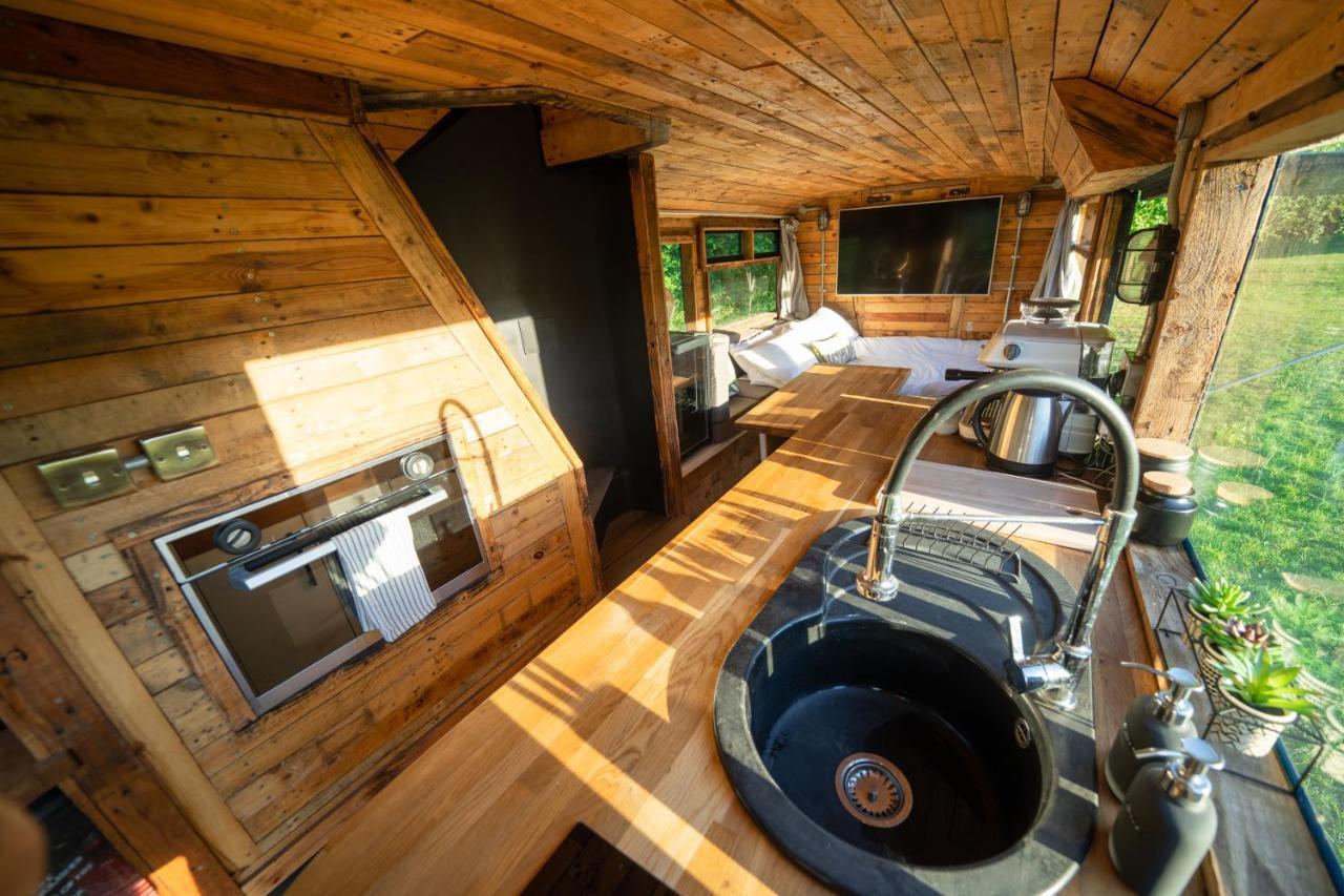 فندق Delightful 2 Bed Double Decker Bus With Hot Tub يوكفيلد المظهر الخارجي الصورة