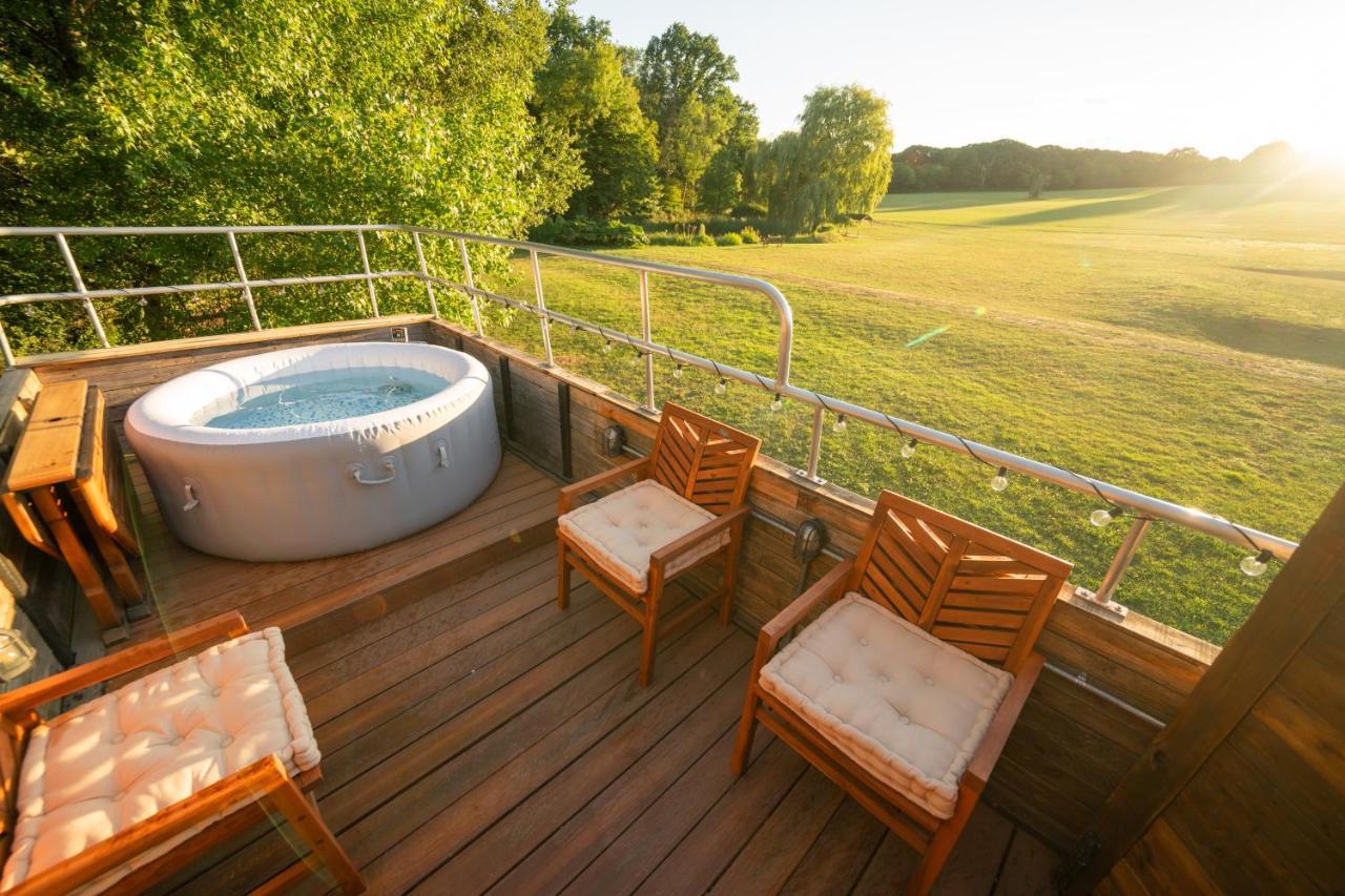 فندق Delightful 2 Bed Double Decker Bus With Hot Tub يوكفيلد المظهر الخارجي الصورة